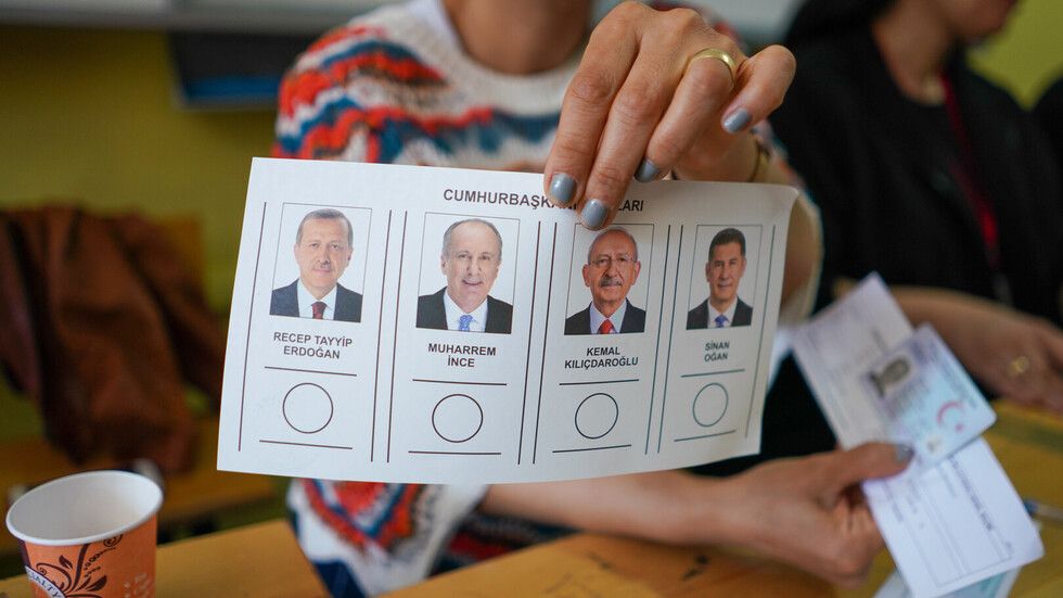 زعيمة حزب تركي معارض: سننتخب من يرحل اللاجئين السوريين