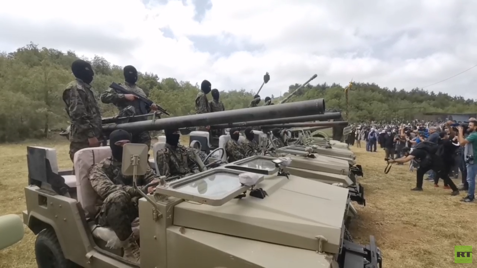 مؤكدا استعداده لمواجهة إسرائيل.. حزب الله ينظم مناورات عسكرية جنوب لبنان أمام وسائل الإعلام