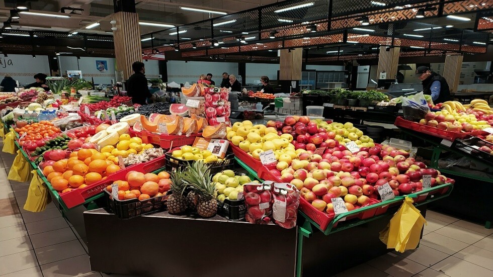 الكويت.. موجة انتقادات وتفاعل بعد رمي كميات كبيرة من المنتجات الزراعية السليمة في القمامة (صورة)