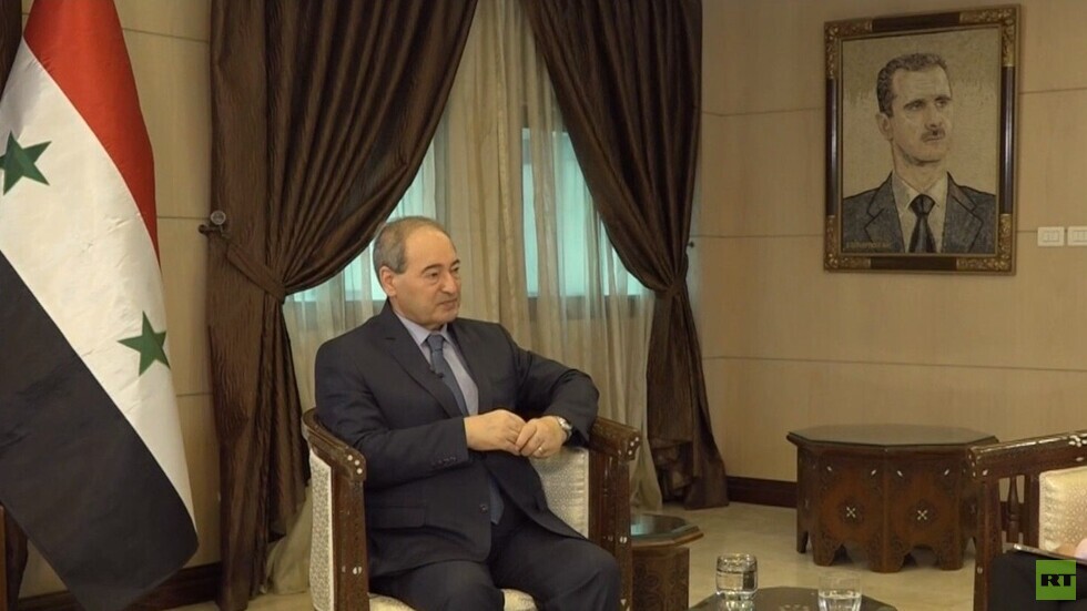 المقداد يعلق على المصافحة بين أمير قطر والأسد واللقاء مع ولي العهد السعودي