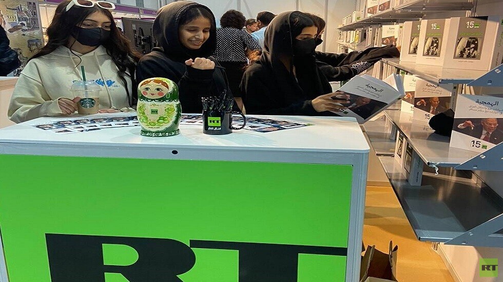 RT تشارك بمعرض أبو ظبي الدولي للكتاب 2023 بكتابين للزميلين سلام مسافر وخالد الرشد (صور)