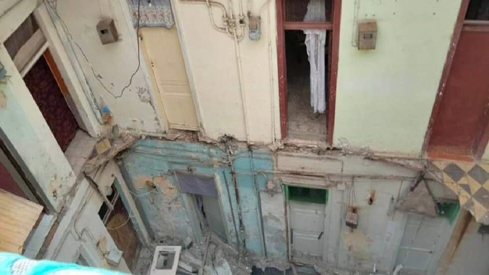 تحرك جزائري عاجل بعد انهيار عمارة في وهران (صور)