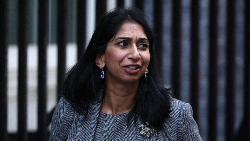 وزيرة الداخلية البريطانية في مأزق بسبب قيادة متهورة ومعاملة تفضيلية