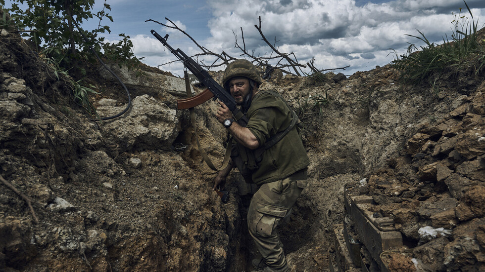 خبير عسكري: القوات الأوكرانية تحاول اختراق الدفاع الروسي في ضواحي كريمينايا