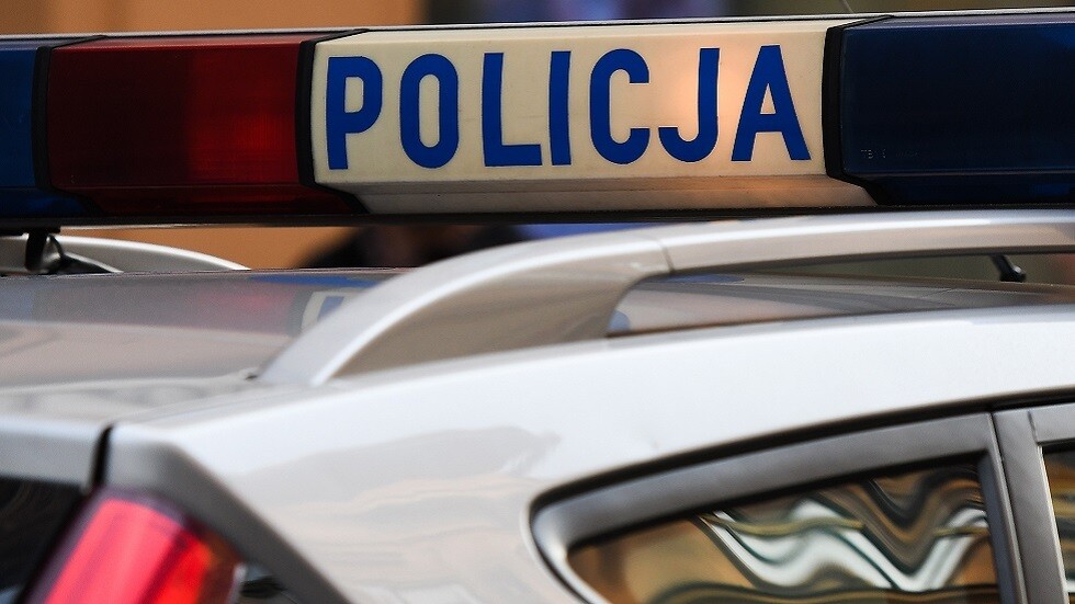 بولندا.. سقوط جسم معدني غامض على مبنى سكني (صور)