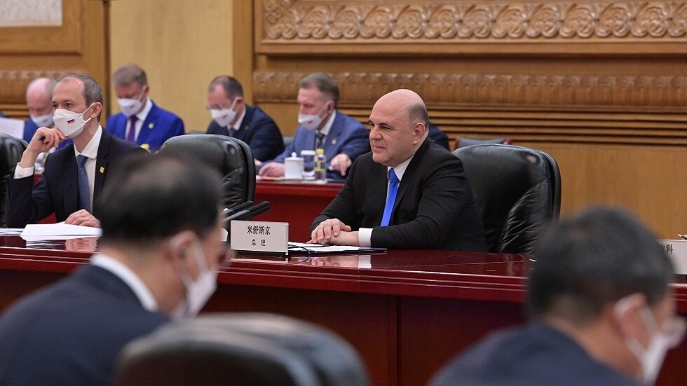 ميشوستين: معظم التسويات بين روسيا والصين تتم بعملتيهما الوطنيتين