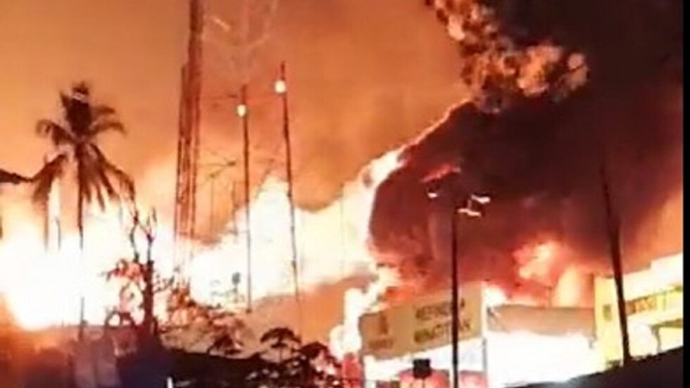 حريق في مصفاة لازارو في المكسيك (فيديو)