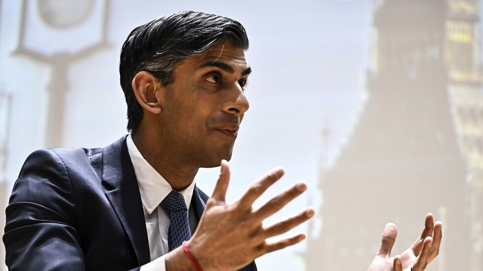 سوناك يحذر من الهجرة "غير المنضبطة"