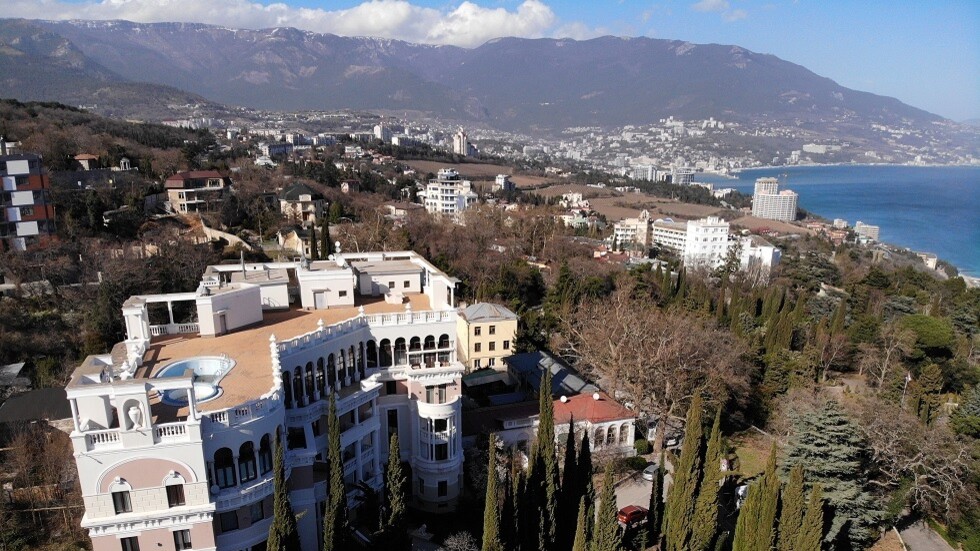 برلمان القرم يقر تأميم شقة أسرة زيلينسكي في مدينة ليفاديا