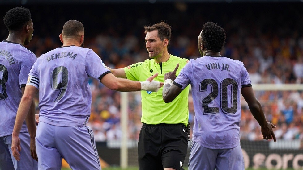 رئيس رابطة الليغا يعتذر لفينيسيوس بعد معاقبة فالنسيا وإلغاء طرد البرازيلي!