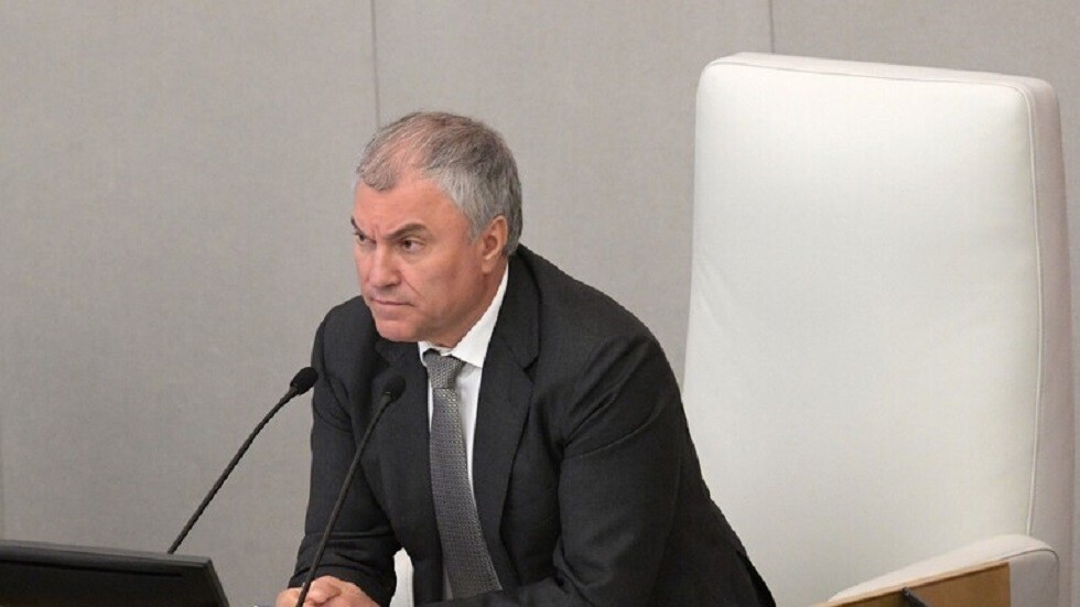 فولودين: الولايات المتحدة تعيش على حساب الدول الأخرى والدين القومي الأمريكي هرم احتيال مالي عالمي