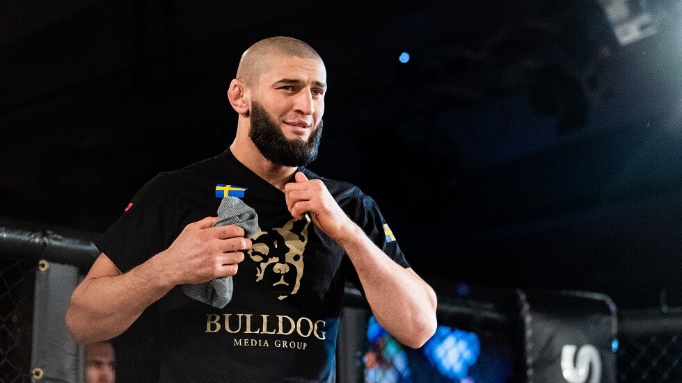 دبي.. مشاجرة بين "الذئب الشيشاني" حمزة وبطل العالم للملاكمة علي عليف