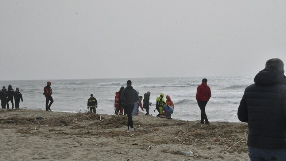 بعد إطلاقه نداء استغاثة.. فقدان أثر زورق في البحر المتوسط يقل 500 مهاجر بينهم حوامل وأطفال