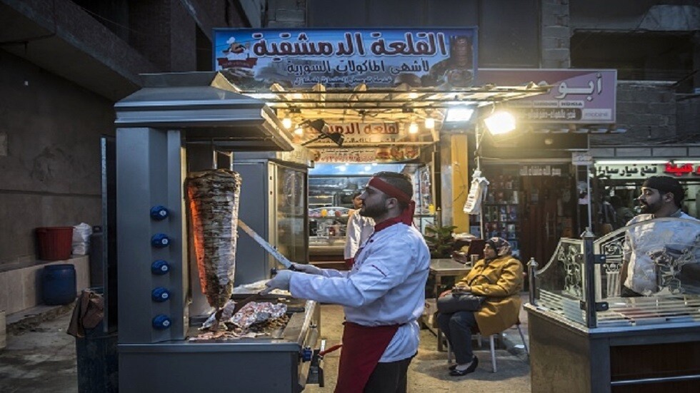 وزير سوري يزور القاهرة ويدعو لبحث مسألة "الحماية الاجتماعية" للعمالة السورية في مصر