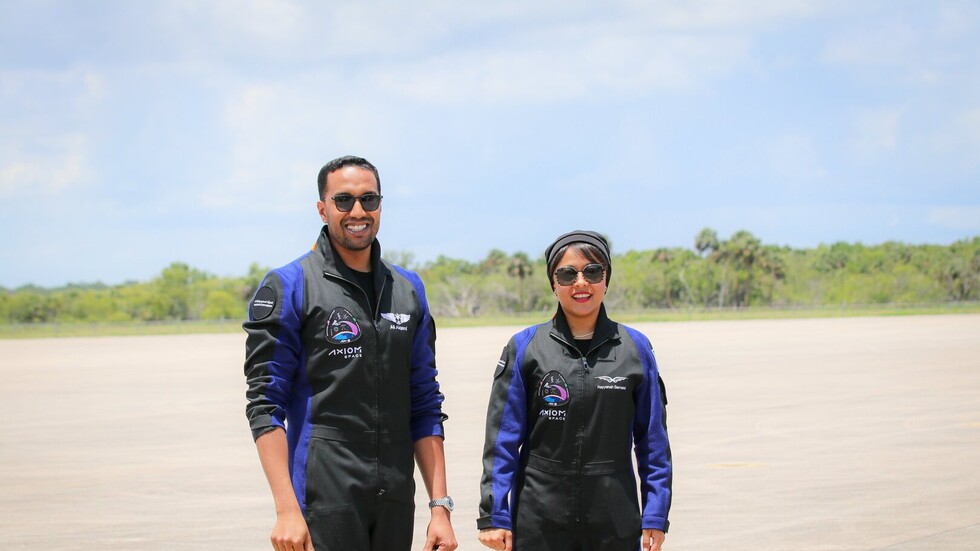 عبر بث مباشر من الفضاء.. برناوي والقرني يجريان تجربة علمية مع طلاب سعوديين (فيديو)