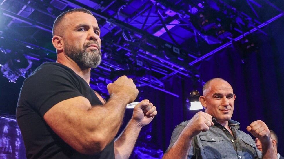 شاهد.. المقاتل البريطاني أولي تومسون يروض "الأفعى العاصرة"