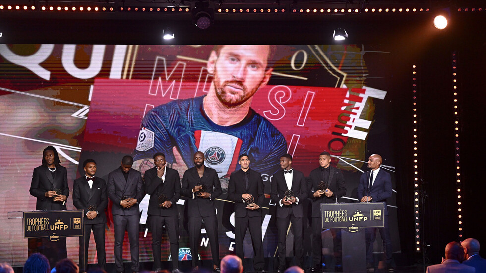 المغربي حكيمي يجاور ميسي ومبابي بتشكيل الدوري الفرنسي المثالي