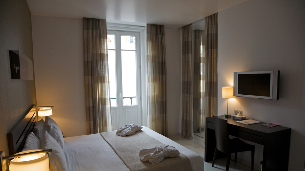 ما "أقذر" ما يلمسه الجميع دائما في غرف الفنادق؟ خبير سفر يكشف "السر"