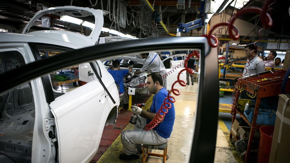 دولة خليجية تفتح أسواقا جديدة لصادرات السيارات من إيران