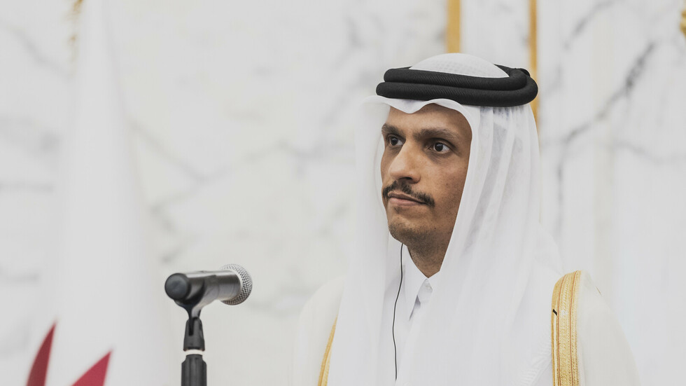 رويترز: رئيس الوزراء القطري يجرى محادثات سرية مع زعيم حركة "طالبان"