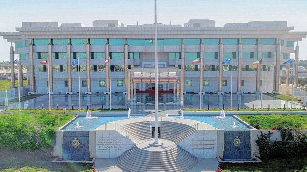 على خلفية ما وقع بالسجن المركزي.. الكويت توقف مسؤولين أمنيين كبيرين للتحقيق معهما
