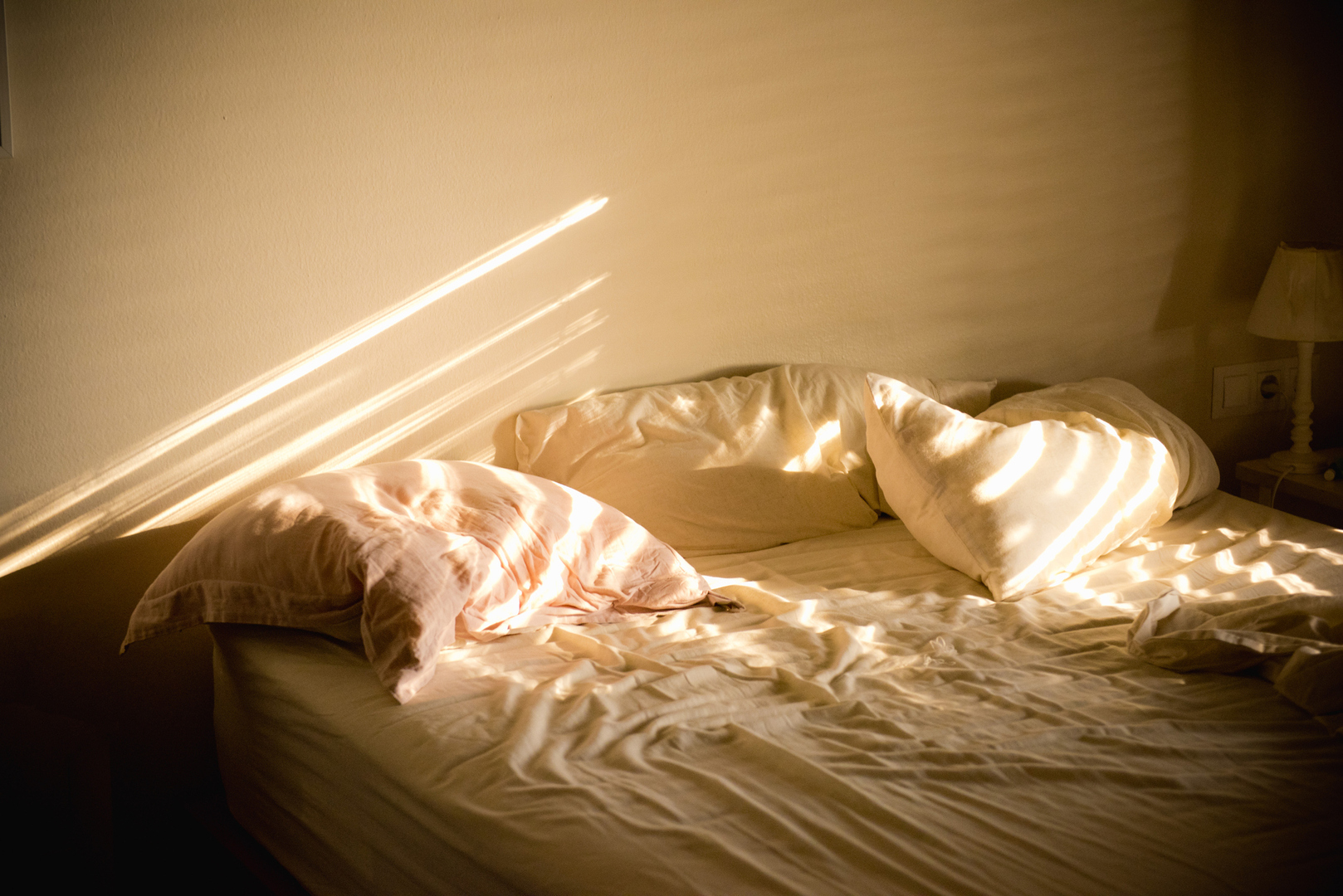 دراسة تكشف كيفية تأثير نافذة غرفة النوم على نوعية النوم وأداء العمل في اليوم التالي