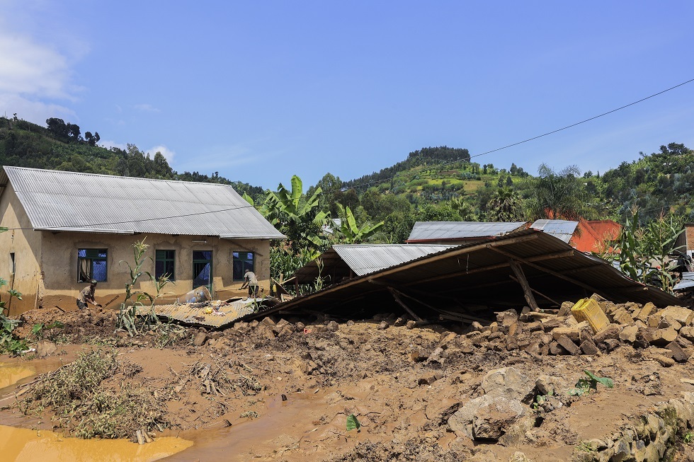 مصرع 136 شخصا جراء الفيضانات في رواندا وأوغندا