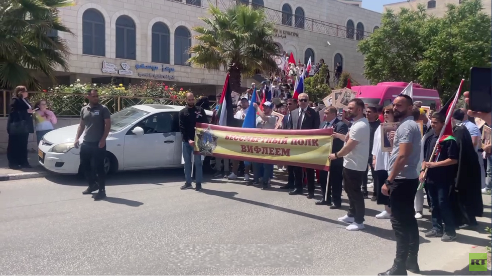 مسيرة في بيت لحم احتفالا بعيد النصر
