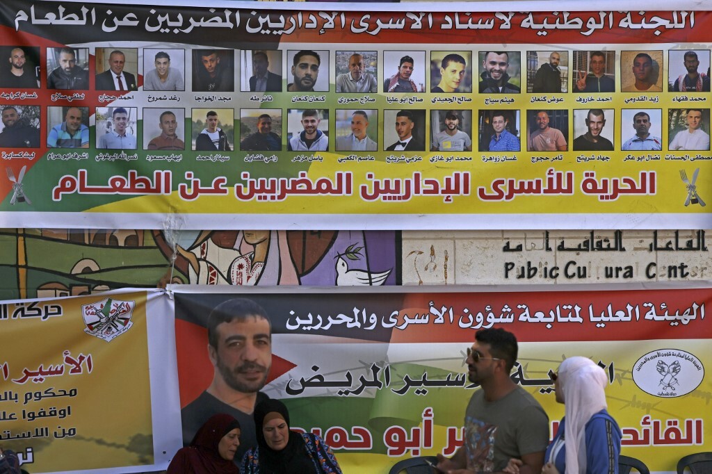 الأسرى الإداريون في السجون الإسرائيلية يستعدون لإضراب مفتوح عن الطعام
