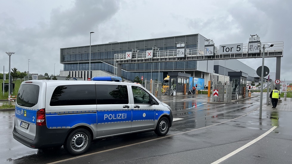 الشرطة الألمانية تهرع إلى مكان الحادث في مدينة زيندلفينغن