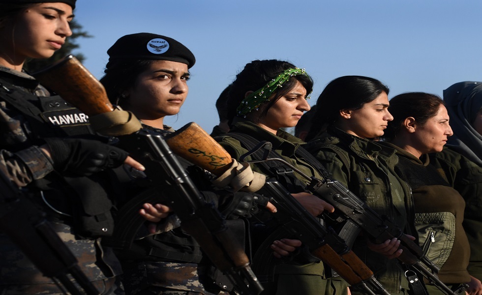 عناصر نسائية في القوات الكردية - سوريا