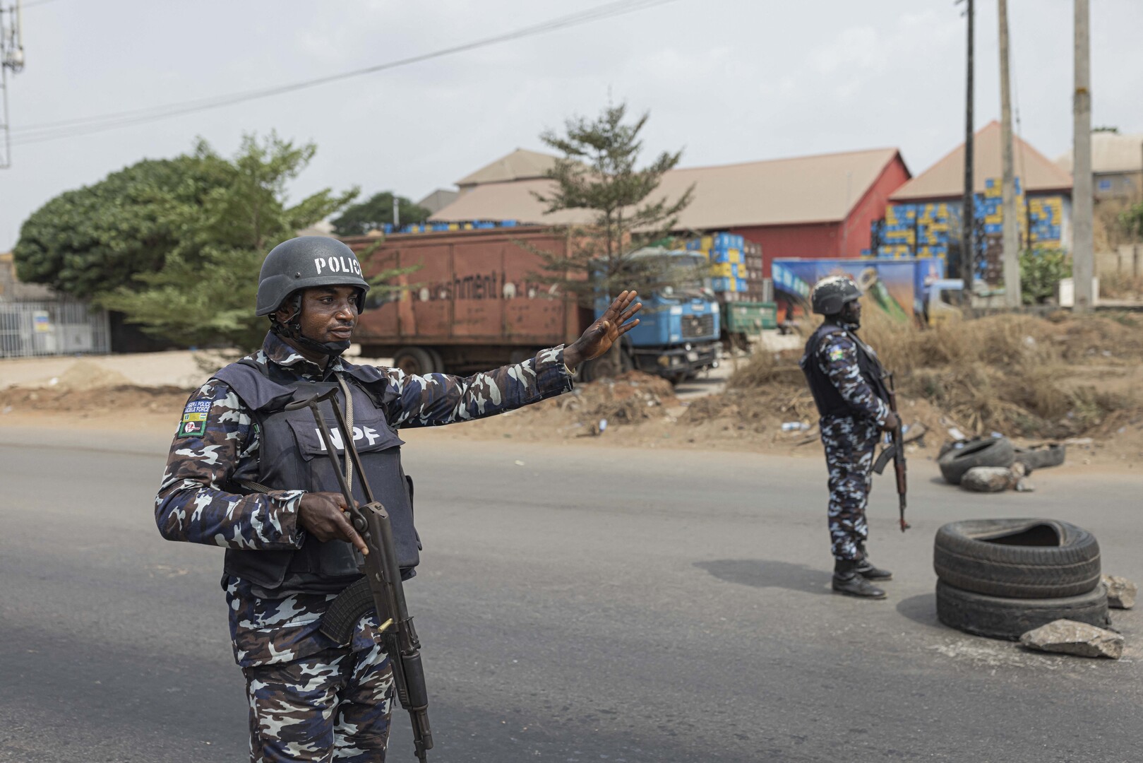 4 قتلى في هجوم مسلح يستهدف موكبا أمريكيا في نيجيريا