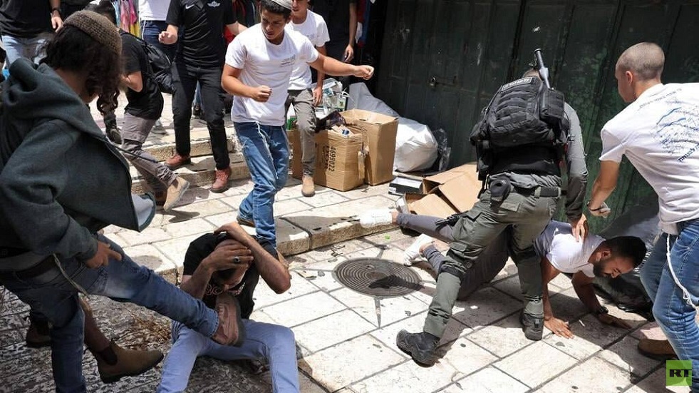 اعتداءات مستوطنين إسرائيليين على فلسطينيين في القدس القديمة (صور+فيديو)
