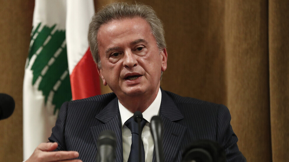 مراسلنا: لبنان يتسلم من الإنتربول أمرا لاعتقال حاكم المصرف المركزي رياض سلامة