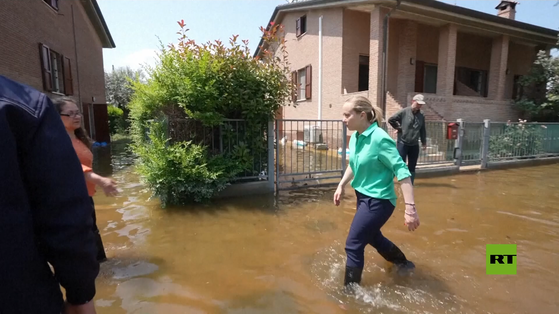 بالفيديو.. ميلوني تتفقد بلدات ومدنا متضررة من كارثة الفيضانات شمال إيطاليا