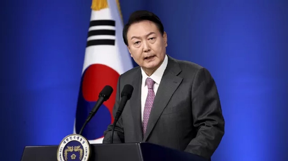 زيلينسكي يسلم رئيس كوريا الجنوبية قائمة طلبات بأسلحة 