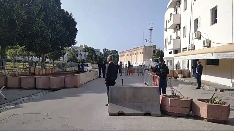 تونس.. الإبقاء على الصحفيين إلياس الغربي وهيثم المكي في حالة سراح