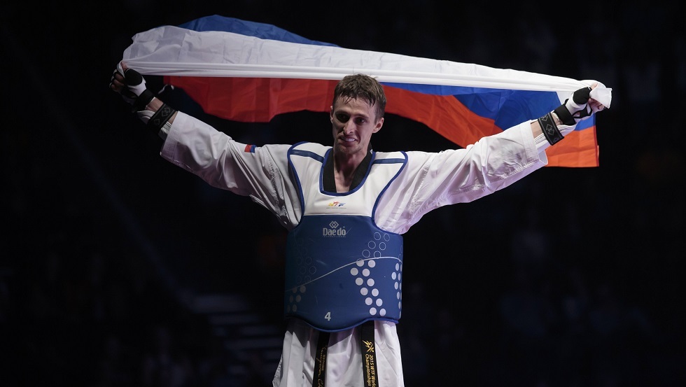 بوزدنياكوف: من غير المقبول توقيع الرياضيين الروس تصريحات سياسية تتعارض مع قوانين البلاد