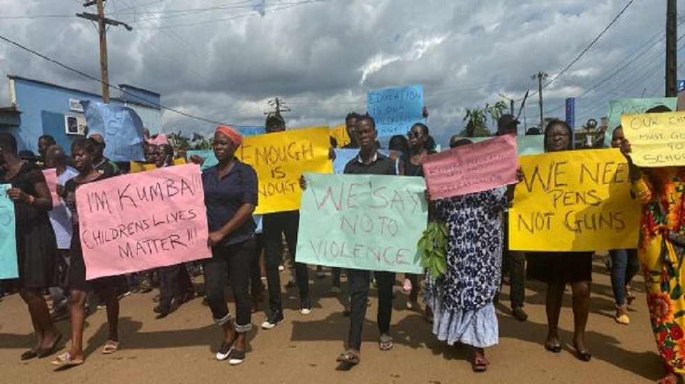 مقاتلون انفصاليون يختطفون أكثر من 30 امرأة في الكاميرون لاحتجاجهن على فرض ضرائب غير قانونية