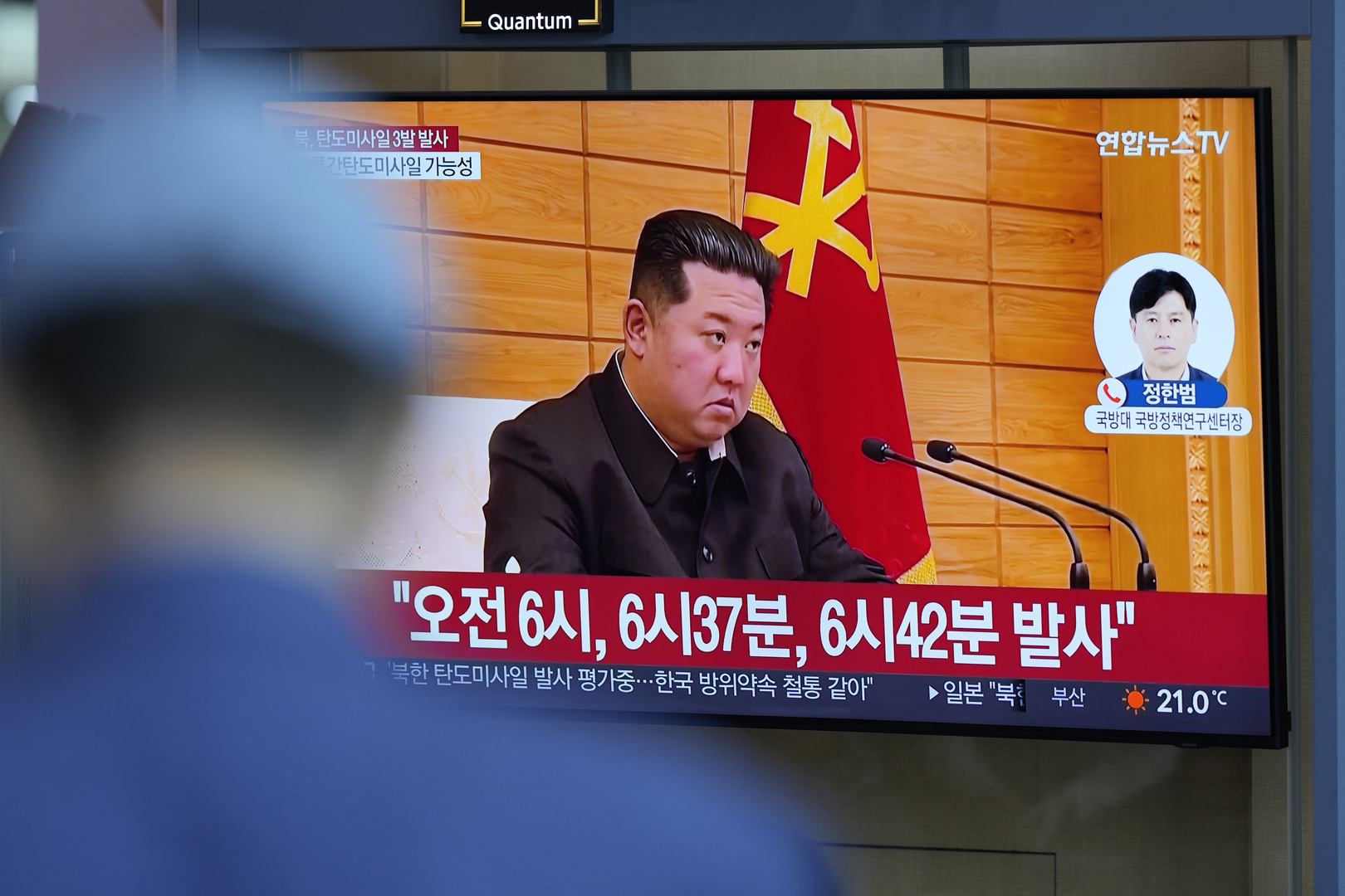 من هو المسؤول العسكري الذي ظهر الزعيم الكوري الشمالي راكعا له؟ (صور)