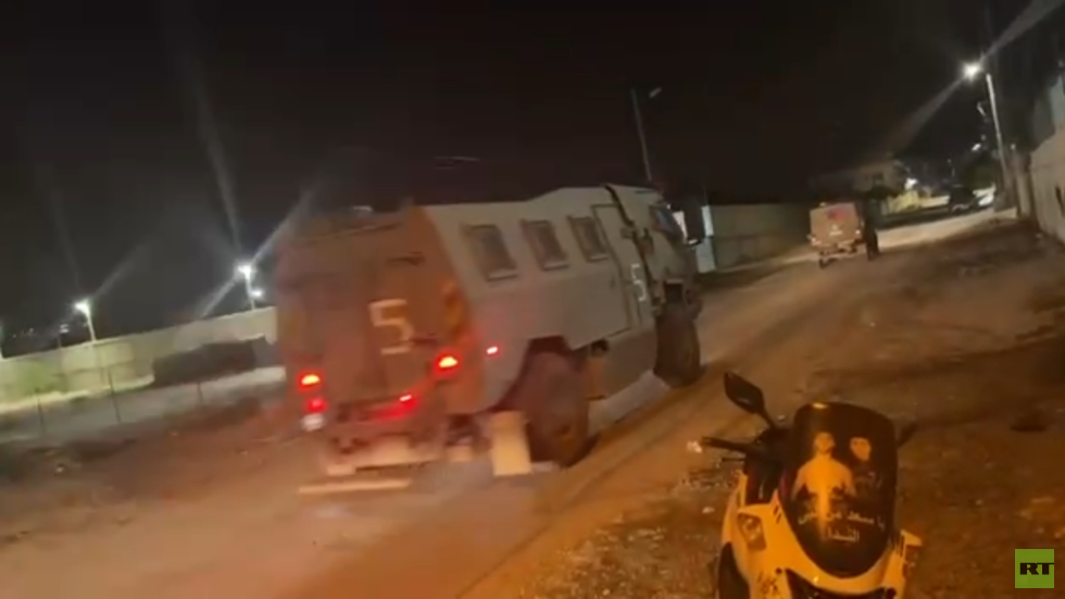 اشتباكات خلال اقتحام الجيش الإسرائيلي لمخيم بلاطة (فيديو)