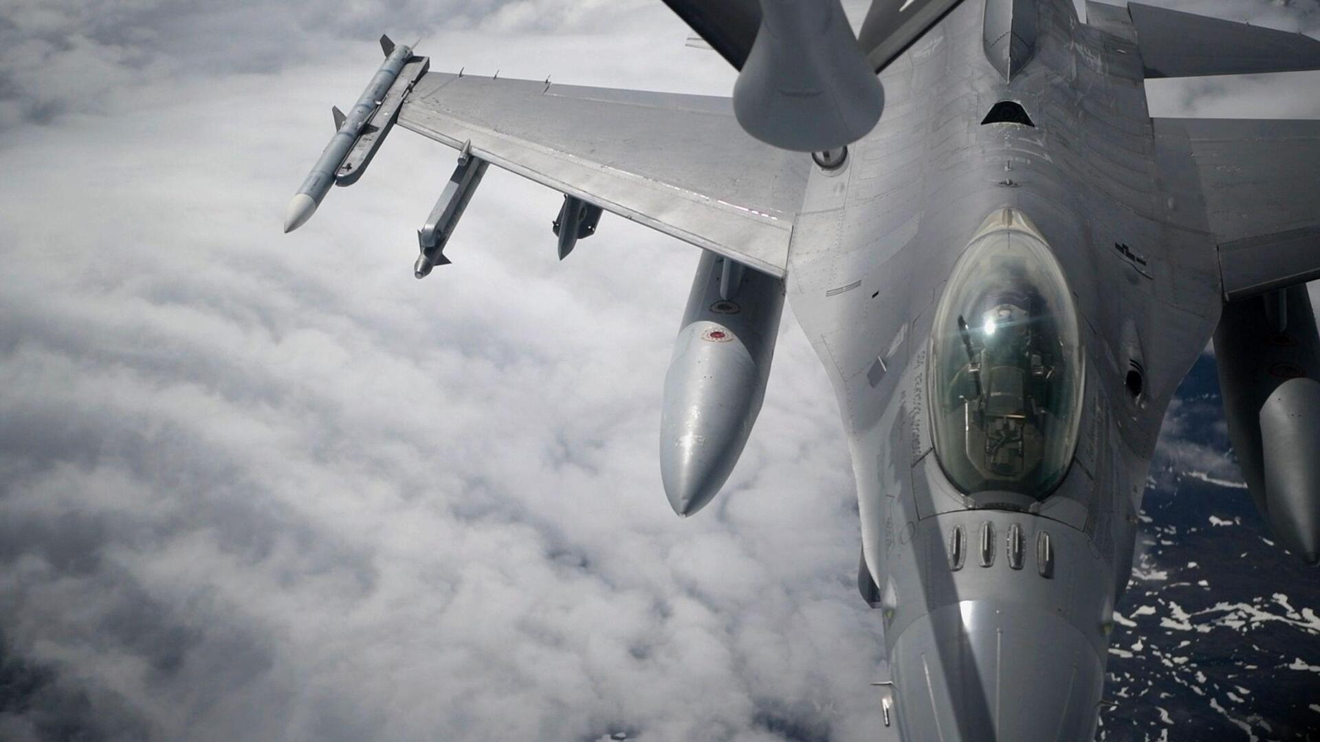 وزير الدفاع النرويجي: سندعم تدريب الأوكرانيين على مقاتلات F-16