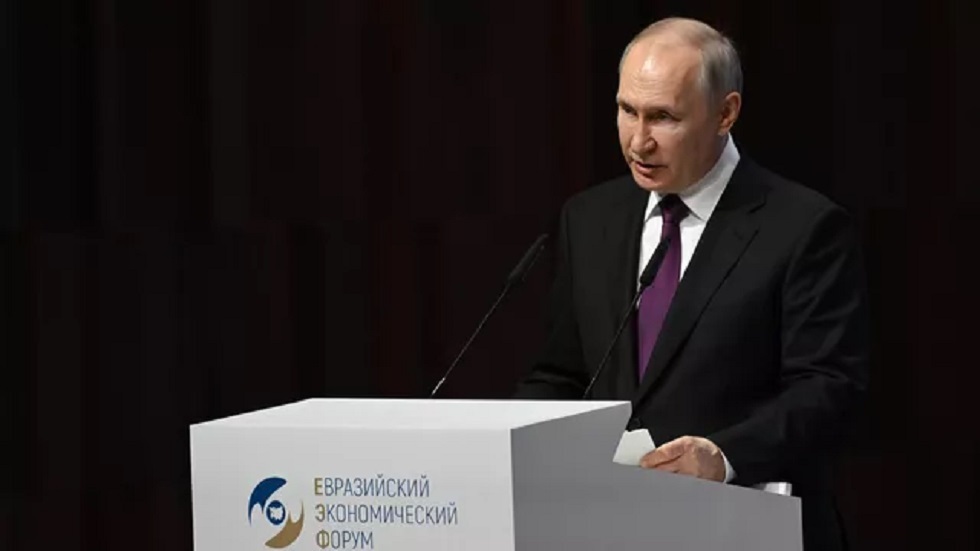 بوتين: روسيا ليست بحاجة إلى مبادئ توجيهية أو معايير مفروضة بشكل فج من الخارج تقمع أي هوية