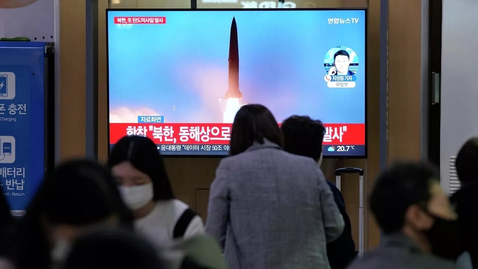 وسائل إعلام: صاروخ كوري شمالي يحمل على متنه قمر استطلاع عسكريا تحطم قبل الوصول إلى الفضاء
