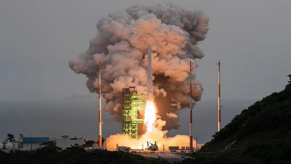 بيونغ يانغ تعترف بفشلها في إطلاق قمر صناعي وسيئول تعلن العثور على حطام الصاروخ الحامل