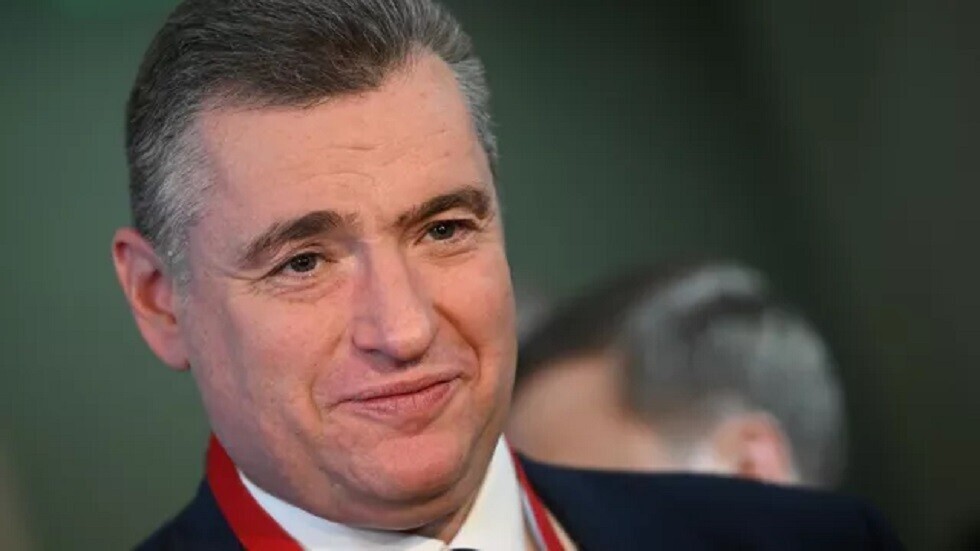 برلماني روسي رفيع يصف زيلينسكي وزمرته بأنهم 