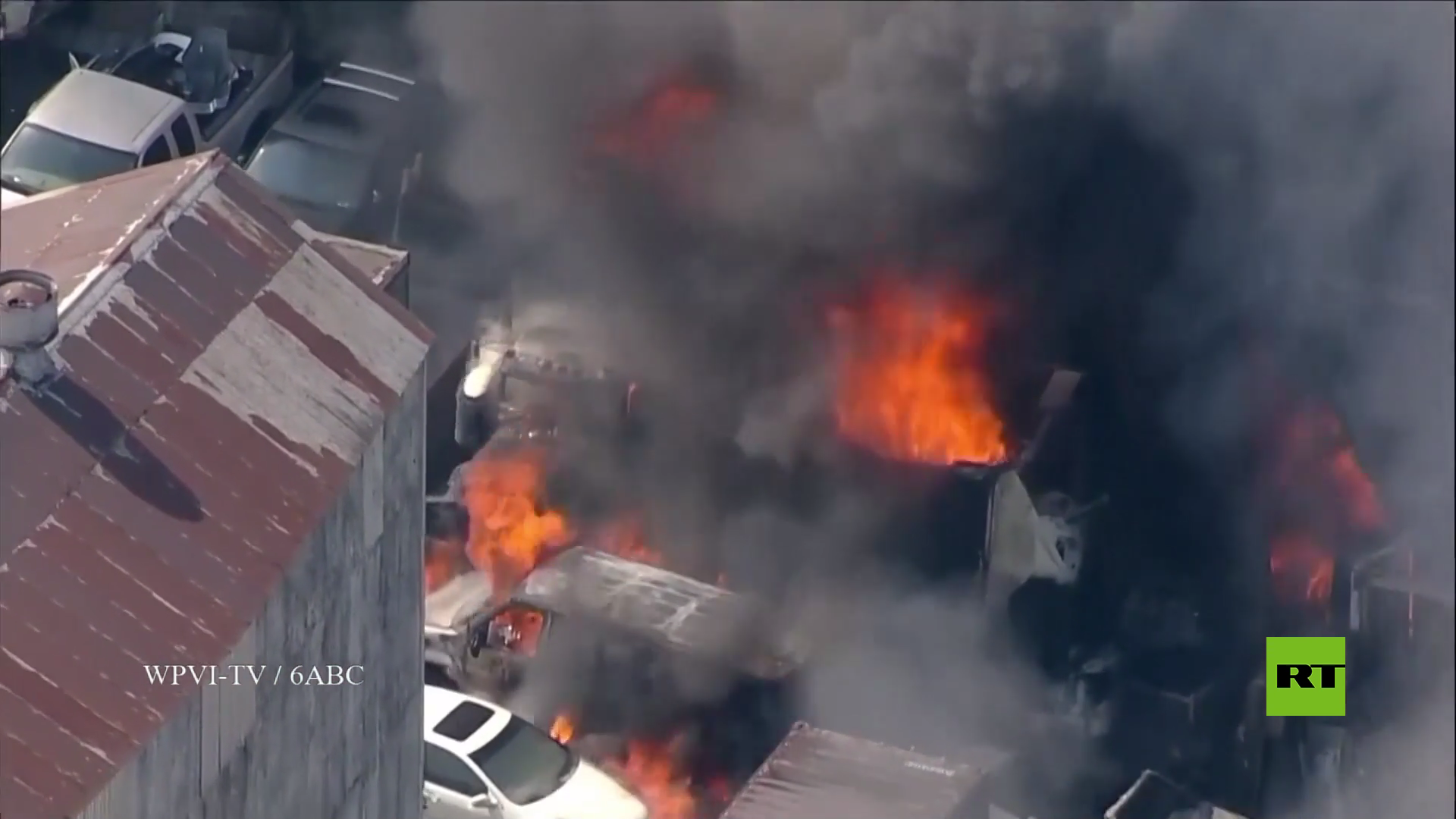 بالفيديو.. حريق هائل في فيلادلفيا