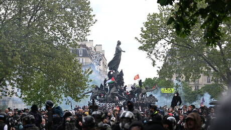 باريس: نحو 782 ألف متظاهر في فرنسا بعيد العمال