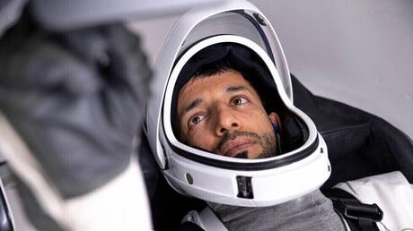 رائد الفضاء الإماراتي سلطان النيادي ينشر مقطع  فيديو جديدا لسيره في الفضاء (فيديو)