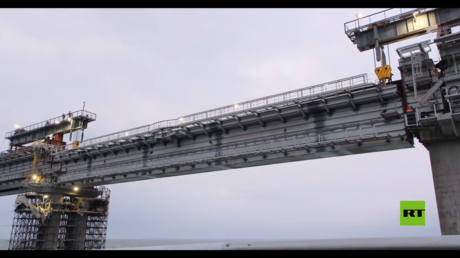 بالفيديو.. عودة حركة القطارات إلى طبيعتها بالكامل عبر جسر القرم
